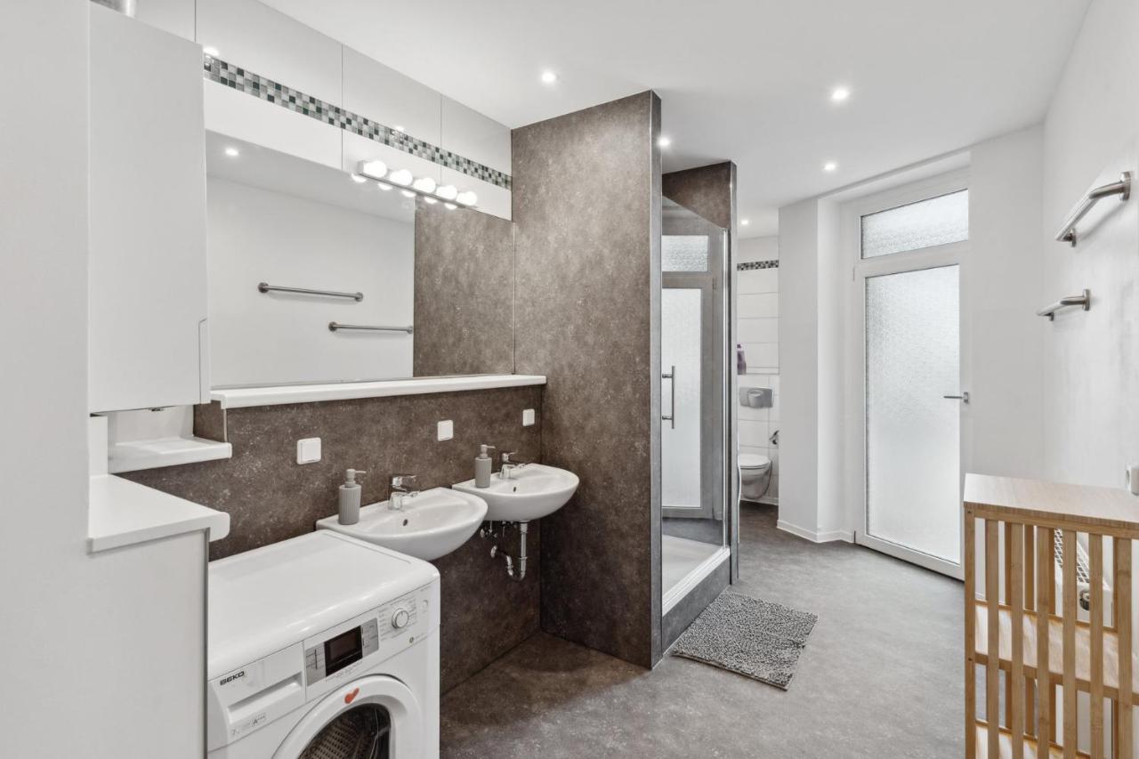 Apartment Fuer 13 Gaeste, 5 Schlafzimmer, 2 Baeder, 2 Loggia'S, Leipzig Zentrum Ost Eksteriør bilde